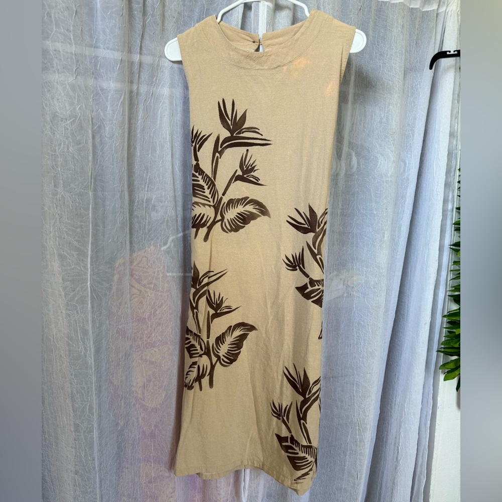 Beige hand painted dress from @lovintage.thread